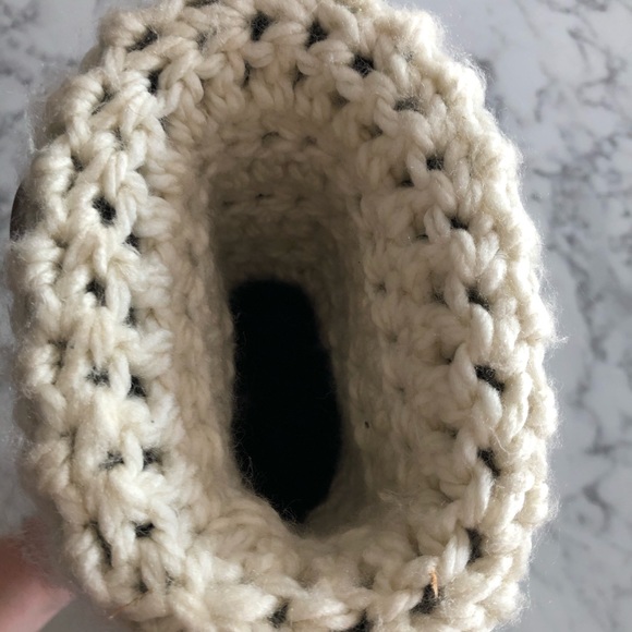 Rain boot Woolies - Cream knit with wooden button. - Picture 3 of 5